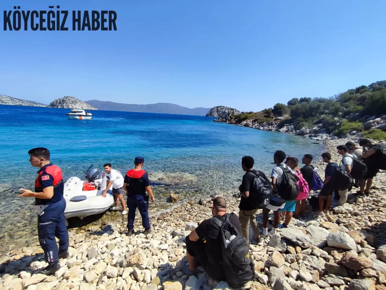 Muğla’da 13 Düzensiz Göçmen ve 2 Göçmen Kaçakçısı Şüphelisi Yakalanmıştır