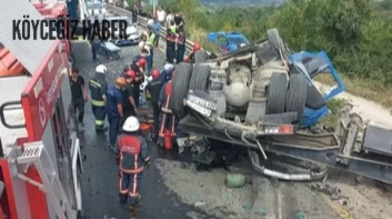 Afyonkarahisar'da  zincirleme trafik kazası: 2 ölü 12 Yaralı var!