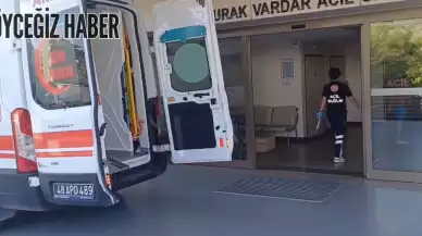 Marmaris kıyılarında bir tekne kayalara çarptı, olay yerine ekipler sevk edildi.