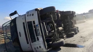 Bilecik'te Trafik Kazası: Tır Devrildi, Sürücü Hayatını Kaybetti