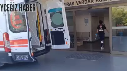 Marmaris kıyılarında bir tekne kayalara çarptı, olay yerine ekipler sevk edildi.