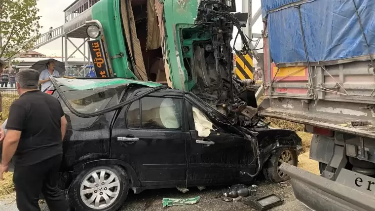 Afyonkarahisar'ın Dinar ilçesinde gerçekleşen zincirleme trafik kazasında Kaza sonucunda Halil Güleç ve Kevser Şahin hayatını kaybetti ve 12 kişi de yaralandı. 