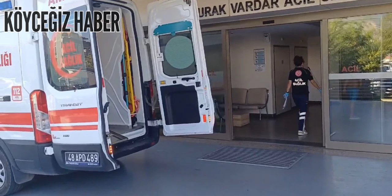 Marmaris kıyılarında bir tekne kayalara çarptı, olay yerine ekipler sevk edildi.