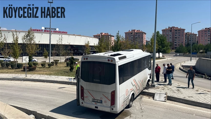 Otobüs Terminalinde Korkunç Kaza: Midibüs düştü, 15 Yaralı Var!