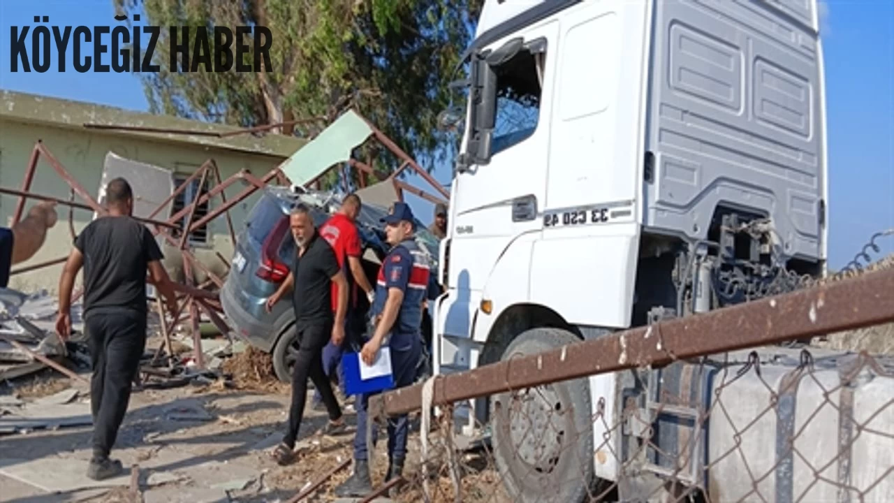 Tarsus'ta Dehşet Verici Kaza! Otomobil ile TIR Kafa Kafaya Çarpıştı